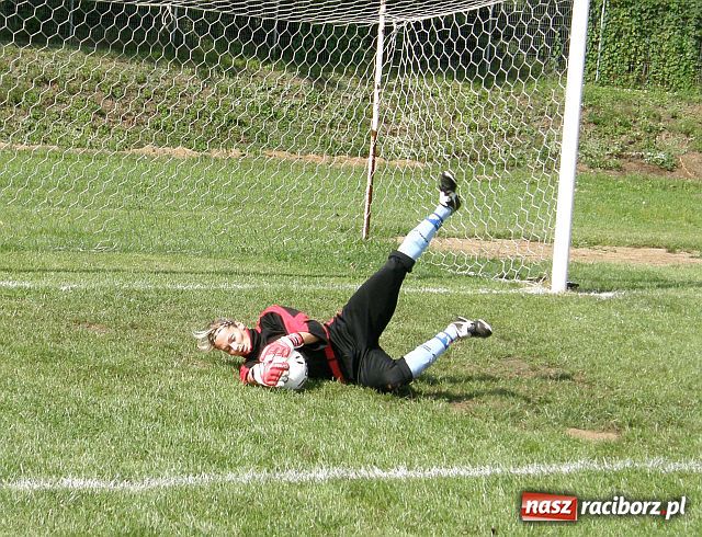 Zdjęcie w galerii na portalu naszraciborz.pl: Bezradne Słowaczki - festiwal goli w Nędzy wiadomości z regionu