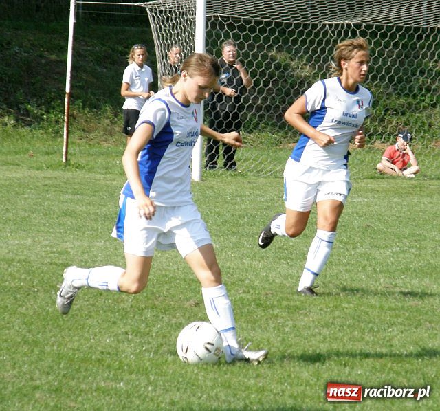 Zdjęcie w galerii na portalu naszraciborz.pl: Bezradne Słowaczki - festiwal goli w Nędzy wiadomości z regionu
