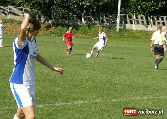 Zdjęcie w galerii na portalu naszraciborz.pl: Bezradne Słowaczki - festiwal goli w Nędzy wiadomości z regionu