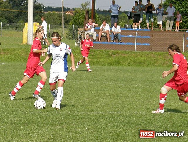 Zdjęcie w galerii na portalu naszraciborz.pl: Bezradne Słowaczki - festiwal goli w Nędzy wiadomości z regionu