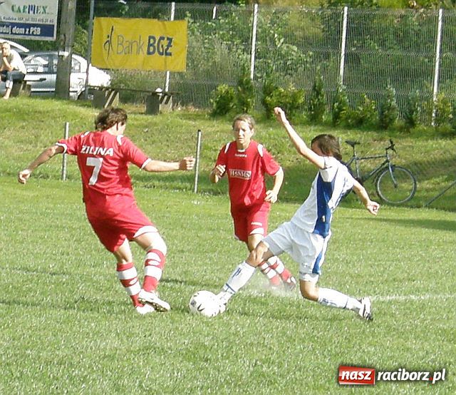 Zdjęcie w galerii na portalu naszraciborz.pl: Bezradne Słowaczki - festiwal goli w Nędzy wiadomości z regionu
