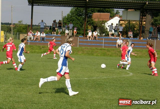 Zdjęcie w galerii na portalu naszraciborz.pl: Bezradne Słowaczki - festiwal goli w Nędzy wiadomości z regionu