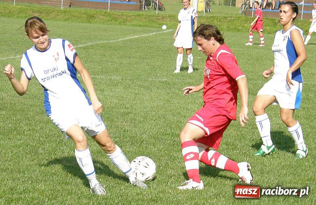 Zdjęcie w galerii na portalu naszraciborz.pl: Bezradne Słowaczki - festiwal goli w Nędzy wiadomości z regionu