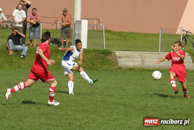 Zdjęcie w galerii na portalu naszraciborz.pl: Bezradne Słowaczki - festiwal goli w Nędzy wiadomości z regionu