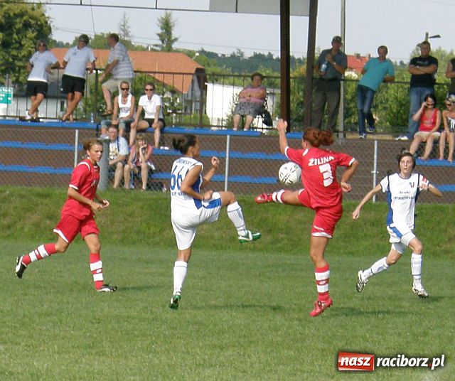 Zdjęcie w galerii na portalu naszraciborz.pl: Bezradne Słowaczki - festiwal goli w Nędzy wiadomości z regionu