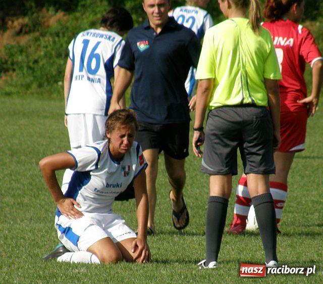 Zdjęcie w galerii na portalu naszraciborz.pl: Bezradne Słowaczki - festiwal goli w Nędzy wiadomości z regionu