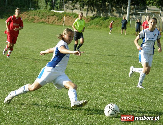 Zdjęcie w galerii na portalu naszraciborz.pl: Bezradne Słowaczki - festiwal goli w Nędzy wiadomości z regionu