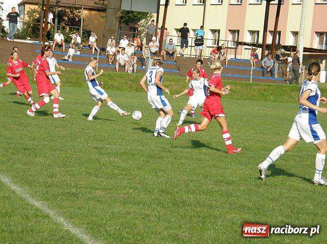 Zdjęcie w galerii na portalu naszraciborz.pl: Bezradne Słowaczki - festiwal goli w Nędzy wiadomości z regionu