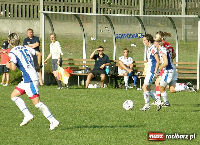 Zdjęcie w galerii na portalu naszraciborz.pl: Bezradne Słowaczki - festiwal goli w Nędzy wiadomości z regionu