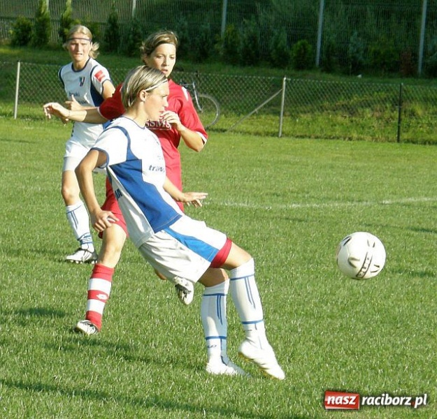 Zdjęcie w galerii na portalu naszraciborz.pl: Bezradne Słowaczki - festiwal goli w Nędzy wiadomości z regionu