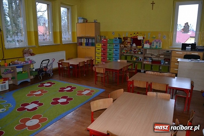 Zdjęcie w galerii na portalu naszraciborz.pl: Maluchy do przedszkola, starszaki na... pocztę? wiadomości z regionu