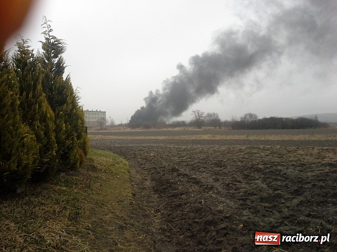 Zdjęcie w galerii na portalu naszraciborz.pl: Pożar podczas rozbiórki zbiornika po asfalcie!  wiadomości z regionu