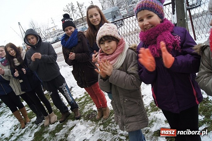Zdjęcie w galerii na portalu naszraciborz.pl: Młodzi promują na muralu gminę Nędza wiadomości z regionu