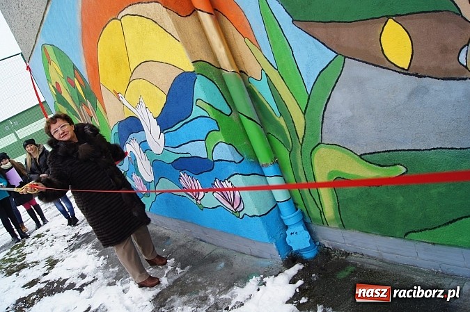 Zdjęcie w galerii na portalu naszraciborz.pl: Młodzi promują na muralu gminę Nędza wiadomości z regionu