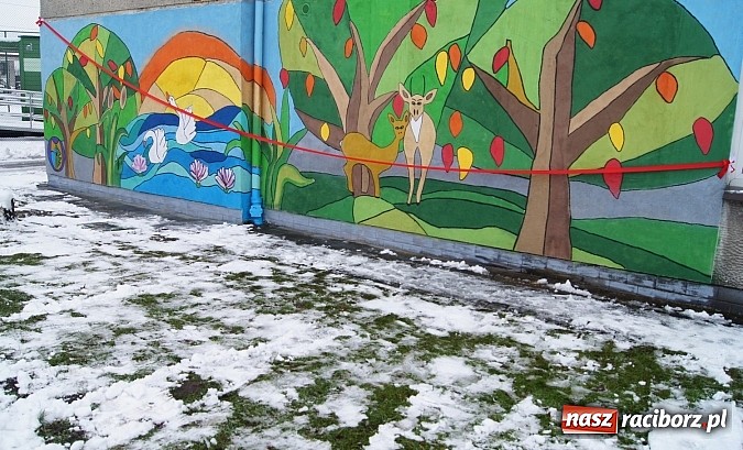 Zdjęcie w galerii na portalu naszraciborz.pl: Młodzi promują na muralu gminę Nędza wiadomości z regionu
