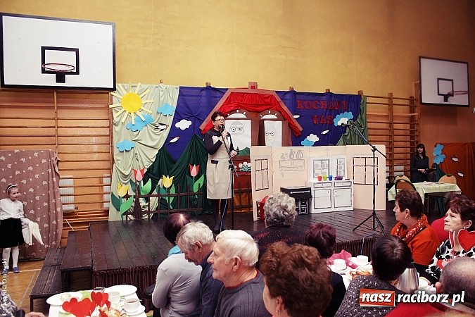 Zdjęcie w galerii na portalu naszraciborz.pl: Krzanowickie dzieci wystąpiły dla swoich babć i dziadków wiadomości z regionu