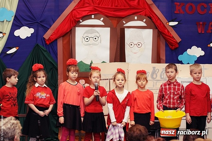 Zdjęcie w galerii na portalu naszraciborz.pl: Krzanowickie dzieci wystąpiły dla swoich babć i dziadków wiadomości z regionu