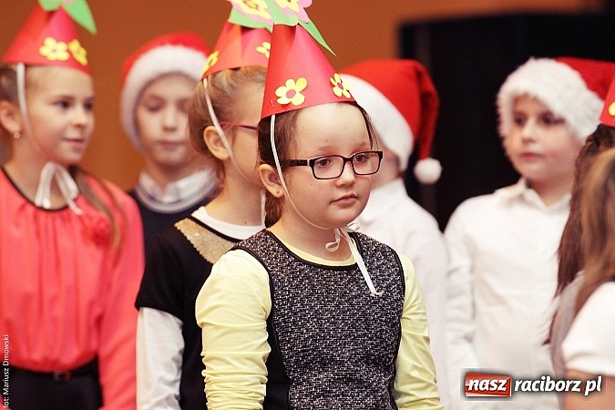 Zdjęcie w galerii na portalu naszraciborz.pl: Krzanowickie dzieci wystąpiły dla swoich babć i dziadków wiadomości z regionu