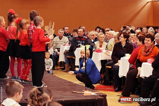 Zdjęcie w galerii na portalu naszraciborz.pl: Krzanowickie dzieci wystąpiły dla swoich babć i dziadków wiadomości z regionu