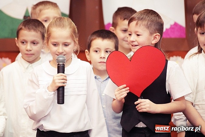 Zdjęcie w galerii na portalu naszraciborz.pl: Krzanowickie dzieci wystąpiły dla swoich babć i dziadków wiadomości z regionu