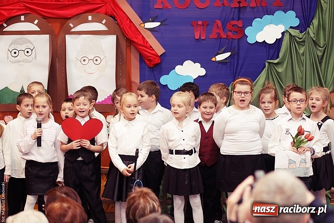 Zdjęcie w galerii na portalu naszraciborz.pl: Krzanowickie dzieci wystąpiły dla swoich babć i dziadków wiadomości z regionu