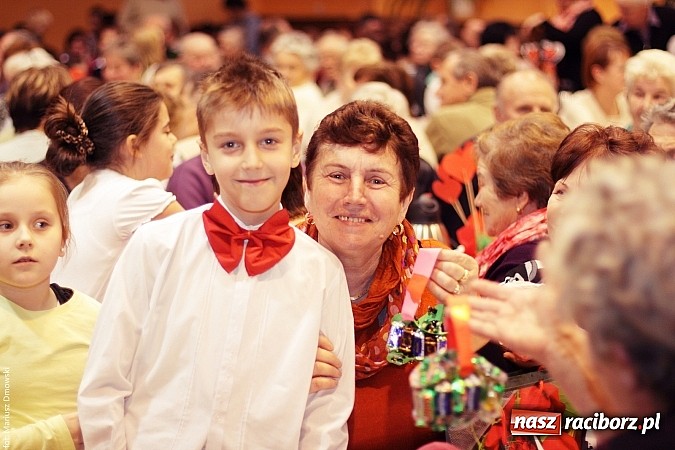 Zdjęcie w galerii na portalu naszraciborz.pl: Krzanowickie dzieci wystąpiły dla swoich babć i dziadków wiadomości z regionu