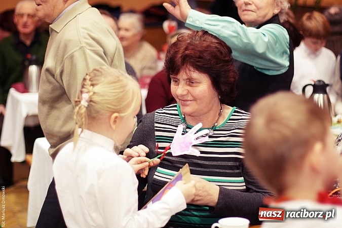 Zdjęcie w galerii na portalu naszraciborz.pl: Krzanowickie dzieci wystąpiły dla swoich babć i dziadków wiadomości z regionu