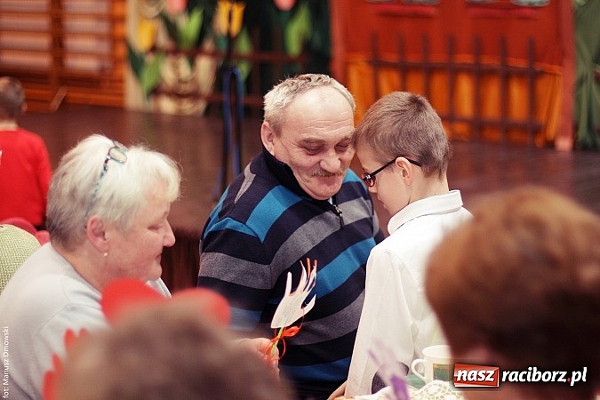 Zdjęcie w galerii na portalu naszraciborz.pl: Krzanowickie dzieci wystąpiły dla swoich babć i dziadków wiadomości z regionu