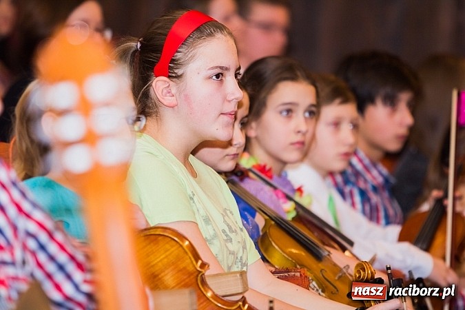Zdjęcie w galerii na portalu naszraciborz.pl: Koncert Karnawałowy w szkole muzycznej wiadomości z regionu