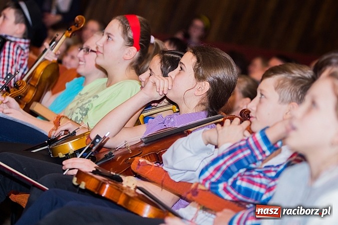 Zdjęcie w galerii na portalu naszraciborz.pl: Koncert Karnawałowy w szkole muzycznej wiadomości z regionu