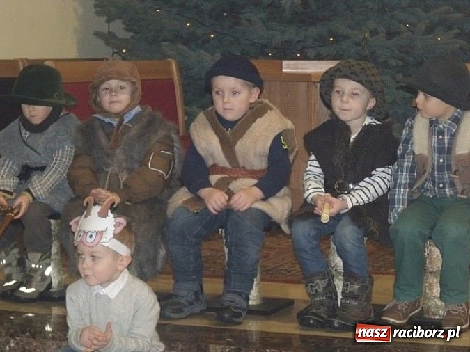 Zdjęcie w galerii na portalu naszraciborz.pl: Dzieci z Przedszkola nr 5 wystawiły Jasełka w kościele  wiadomości z regionu