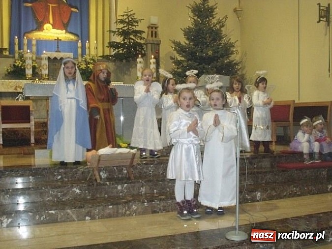Zdjęcie w galerii na portalu naszraciborz.pl: Dzieci z Przedszkola nr 5 wystawiły Jasełka w kościele  wiadomości z regionu