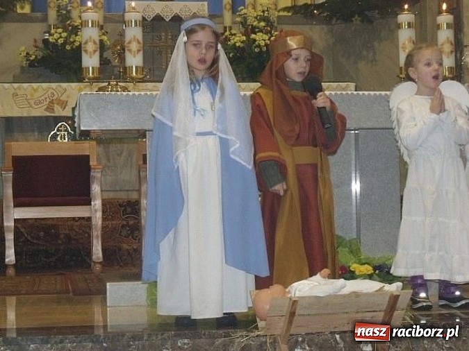 Zdjęcie w galerii na portalu naszraciborz.pl: Dzieci z Przedszkola nr 5 wystawiły Jasełka w kościele  wiadomości z regionu