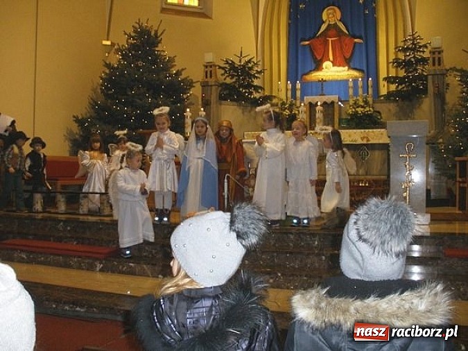Zdjęcie w galerii na portalu naszraciborz.pl: Dzieci z Przedszkola nr 5 wystawiły Jasełka w kościele  wiadomości z regionu