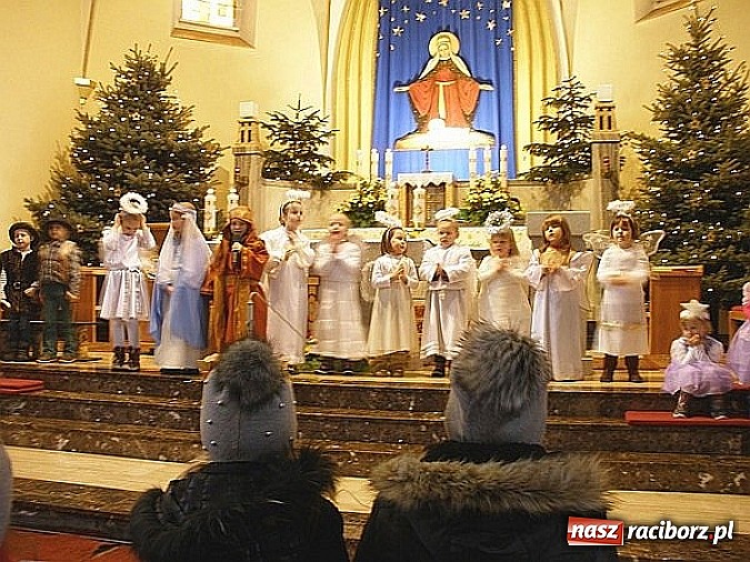 Zdjęcie w galerii na portalu naszraciborz.pl: Dzieci z Przedszkola nr 5 wystawiły Jasełka w kościele  wiadomości z regionu