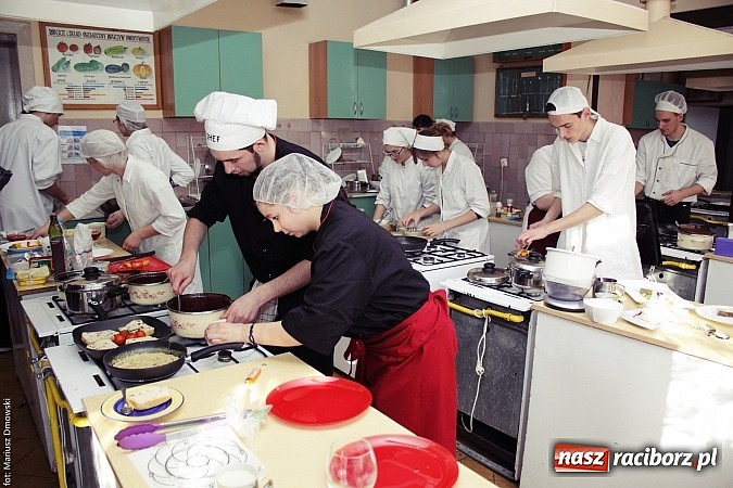 Zdjęcie w galerii na portalu naszraciborz.pl: Wyśmienite karnawałowe potrawy - zobacz propozycje uczniów ZSZ!  wiadomości z regionu