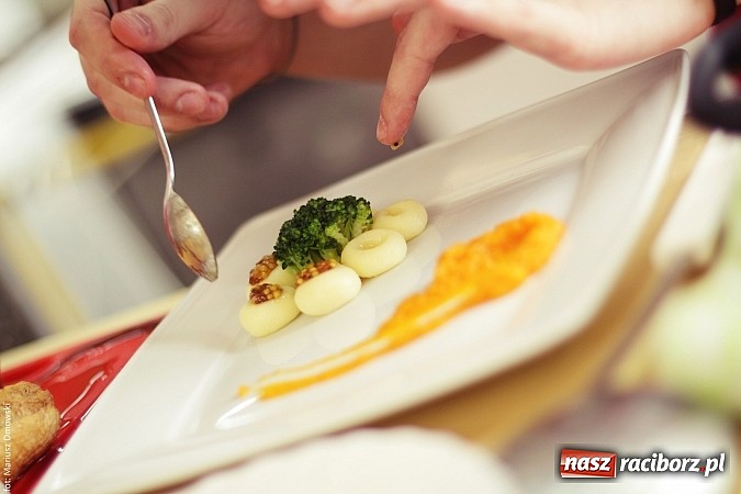 Zdjęcie w galerii na portalu naszraciborz.pl: Wyśmienite karnawałowe potrawy - zobacz propozycje uczniów ZSZ!  wiadomości z regionu