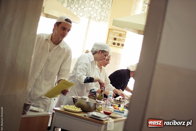 Zdjęcie w galerii na portalu naszraciborz.pl: Wyśmienite karnawałowe potrawy - zobacz propozycje uczniów ZSZ!  wiadomości z regionu