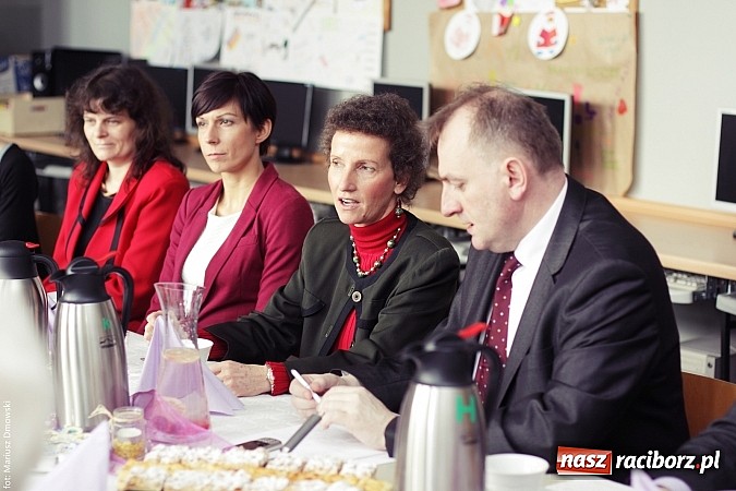 Zdjęcie w galerii na portalu naszraciborz.pl: Konsul Niemiec w szkole w Studziennej  wiadomości z regionu