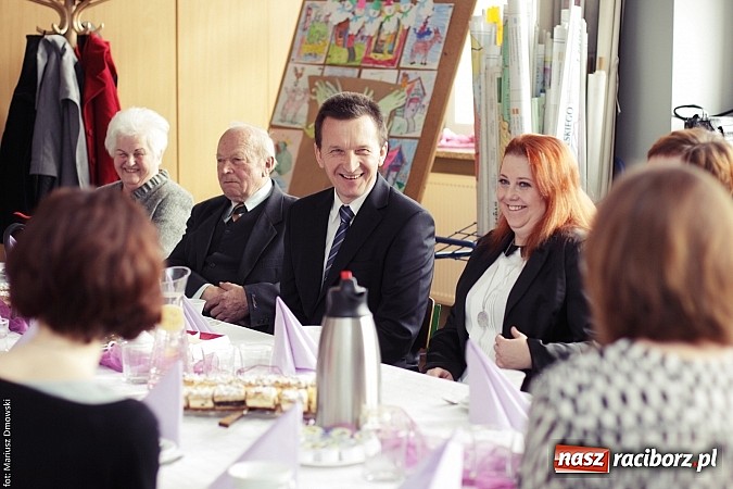 Zdjęcie w galerii na portalu naszraciborz.pl: Konsul Niemiec w szkole w Studziennej  wiadomości z regionu