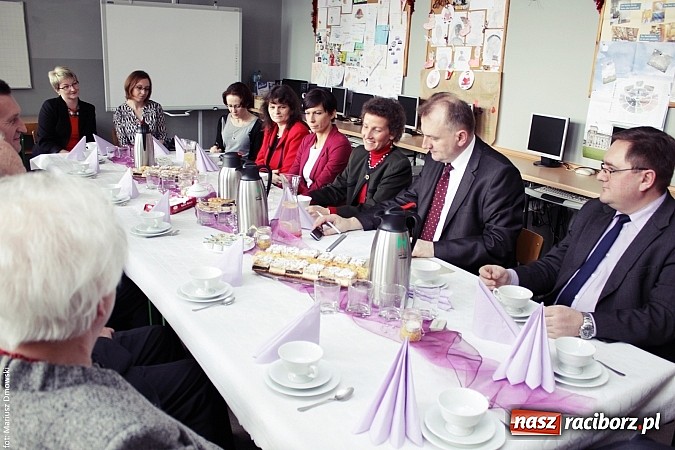 Zdjęcie w galerii na portalu naszraciborz.pl: Konsul Niemiec w szkole w Studziennej  wiadomości z regionu