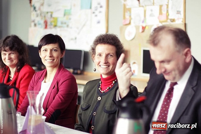 Zdjęcie w galerii na portalu naszraciborz.pl: Konsul Niemiec w szkole w Studziennej  wiadomości z regionu