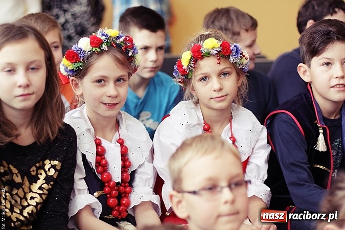 Zdjęcie w galerii na portalu naszraciborz.pl: Konsul Niemiec w szkole w Studziennej  wiadomości z regionu