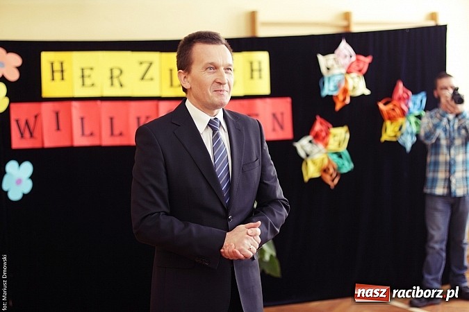 Zdjęcie w galerii na portalu naszraciborz.pl: Konsul Niemiec w szkole w Studziennej  wiadomości z regionu