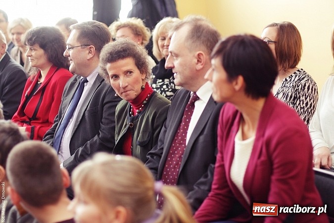 Zdjęcie w galerii na portalu naszraciborz.pl: Konsul Niemiec w szkole w Studziennej  wiadomości z regionu