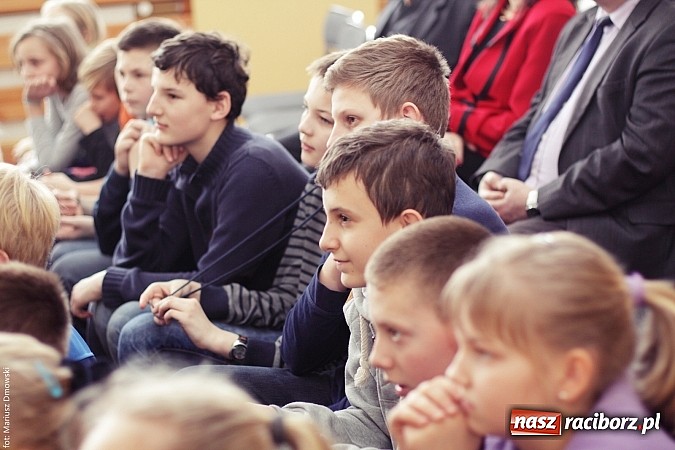 Zdjęcie w galerii na portalu naszraciborz.pl: Konsul Niemiec w szkole w Studziennej  wiadomości z regionu