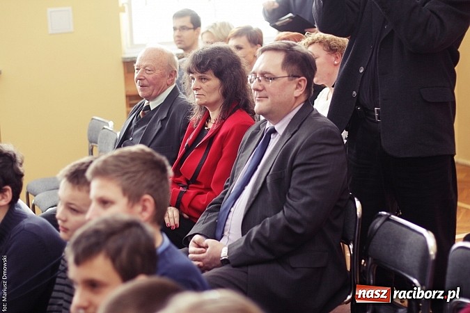 Zdjęcie w galerii na portalu naszraciborz.pl: Konsul Niemiec w szkole w Studziennej  wiadomości z regionu