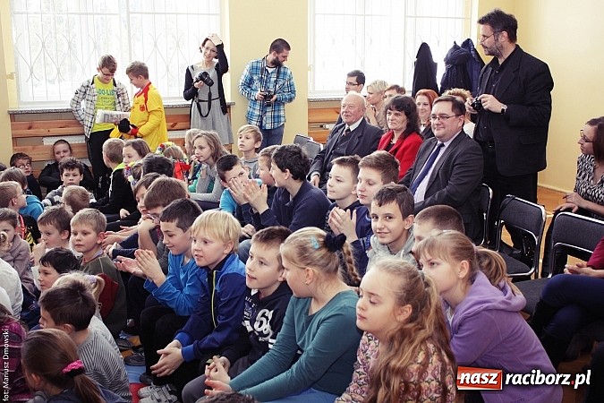 Zdjęcie w galerii na portalu naszraciborz.pl: Konsul Niemiec w szkole w Studziennej  wiadomości z regionu