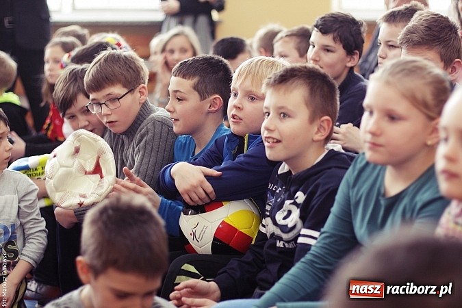 Zdjęcie w galerii na portalu naszraciborz.pl: Konsul Niemiec w szkole w Studziennej  wiadomości z regionu