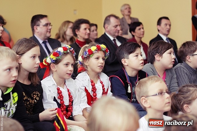 Zdjęcie w galerii na portalu naszraciborz.pl: Konsul Niemiec w szkole w Studziennej  wiadomości z regionu